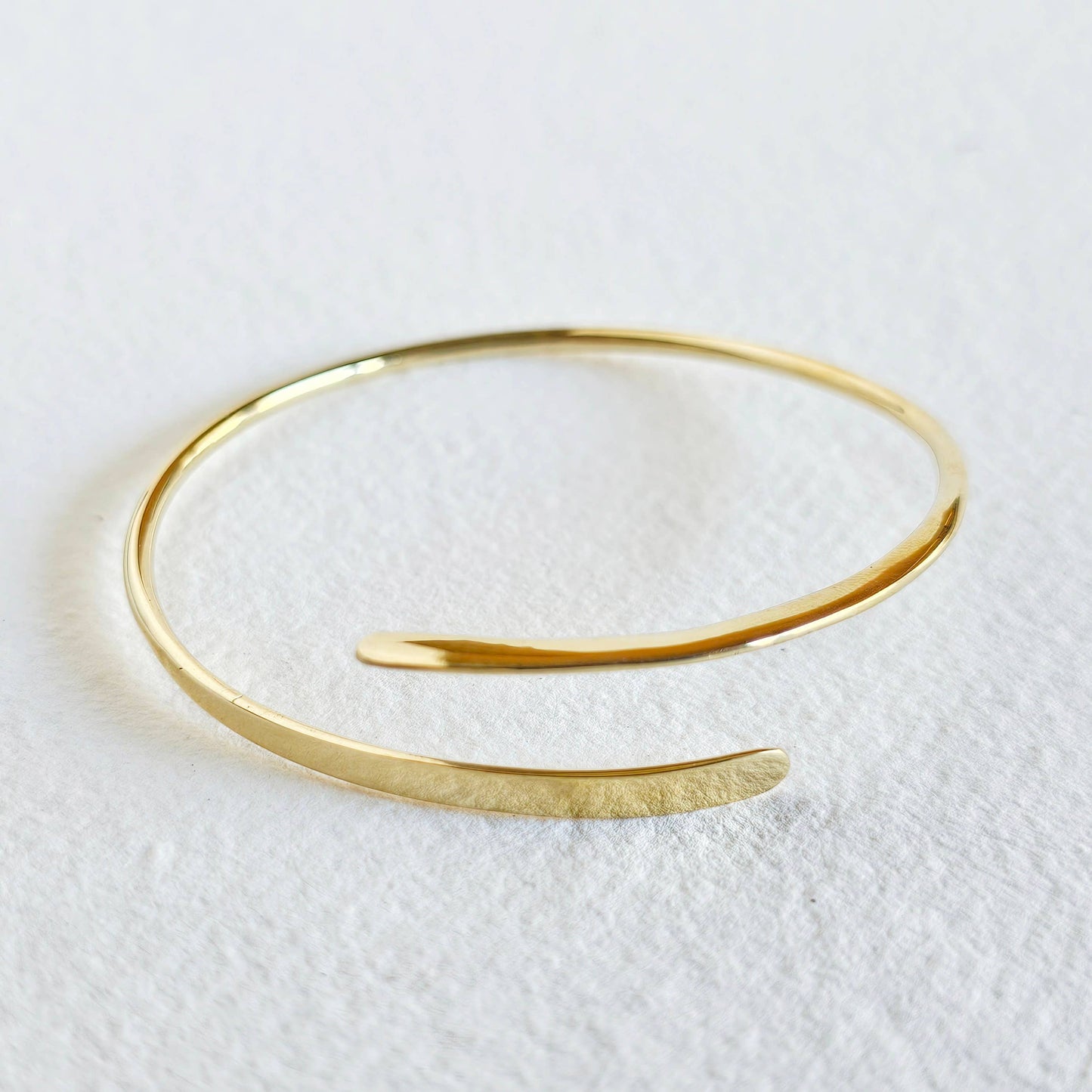 Bisjoux - Brass simple wire thread bangle bracelet flat ends 2 styles: Thin
