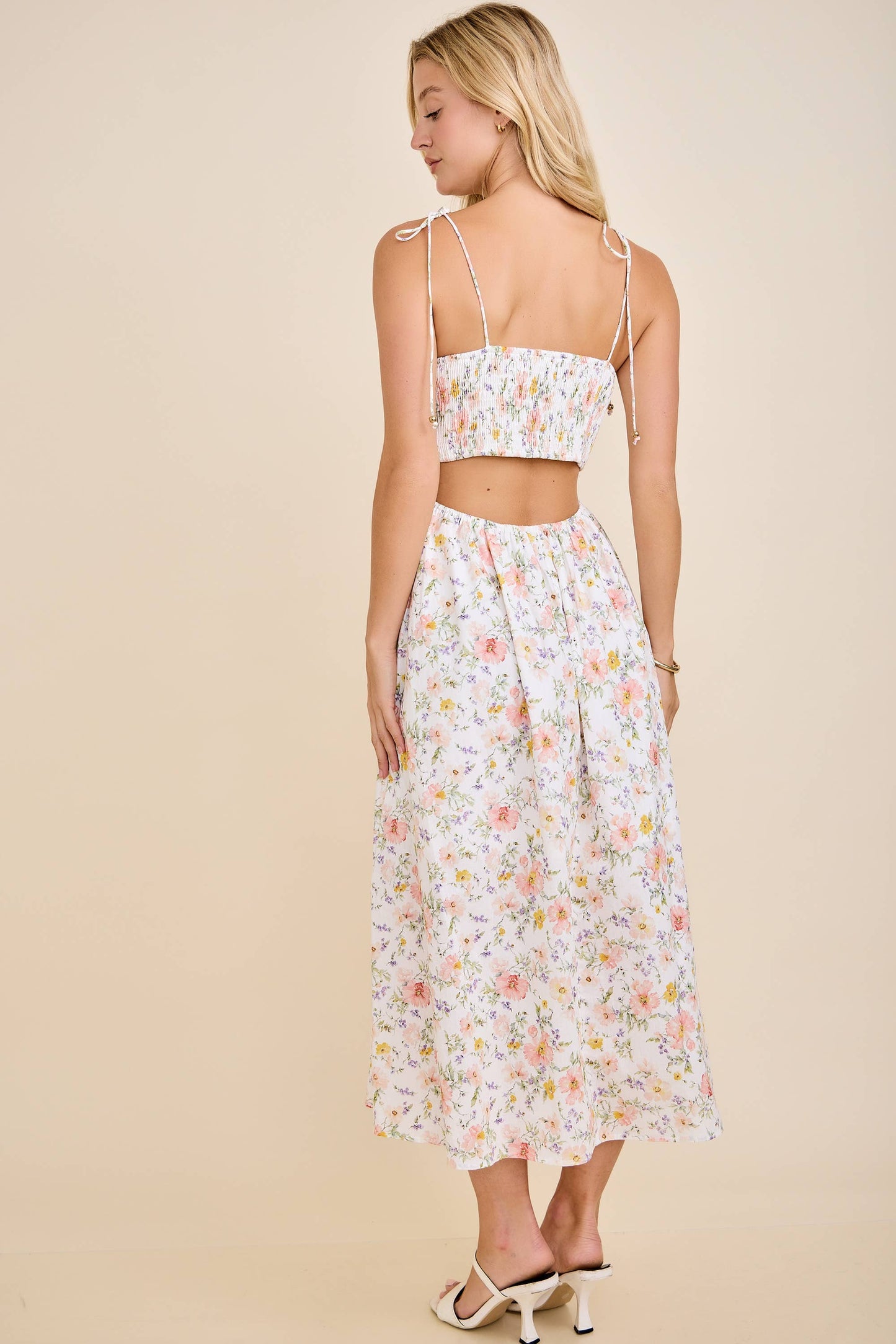 Main Strip - Scallop Edge Tie Shoulder Floral Midi Dress: WHITE MULTI FLORAL / L