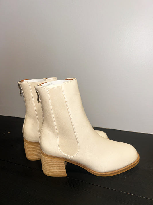 Villa Nude Boots